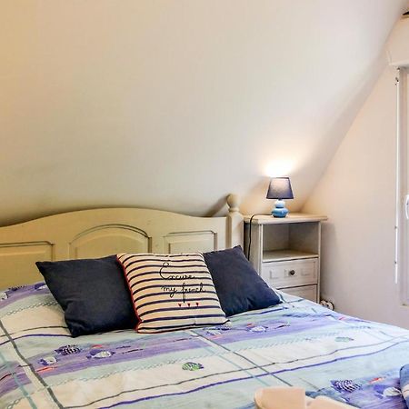 Awesome Apartment In Vasteville With Kitchenette Eksteriør billede