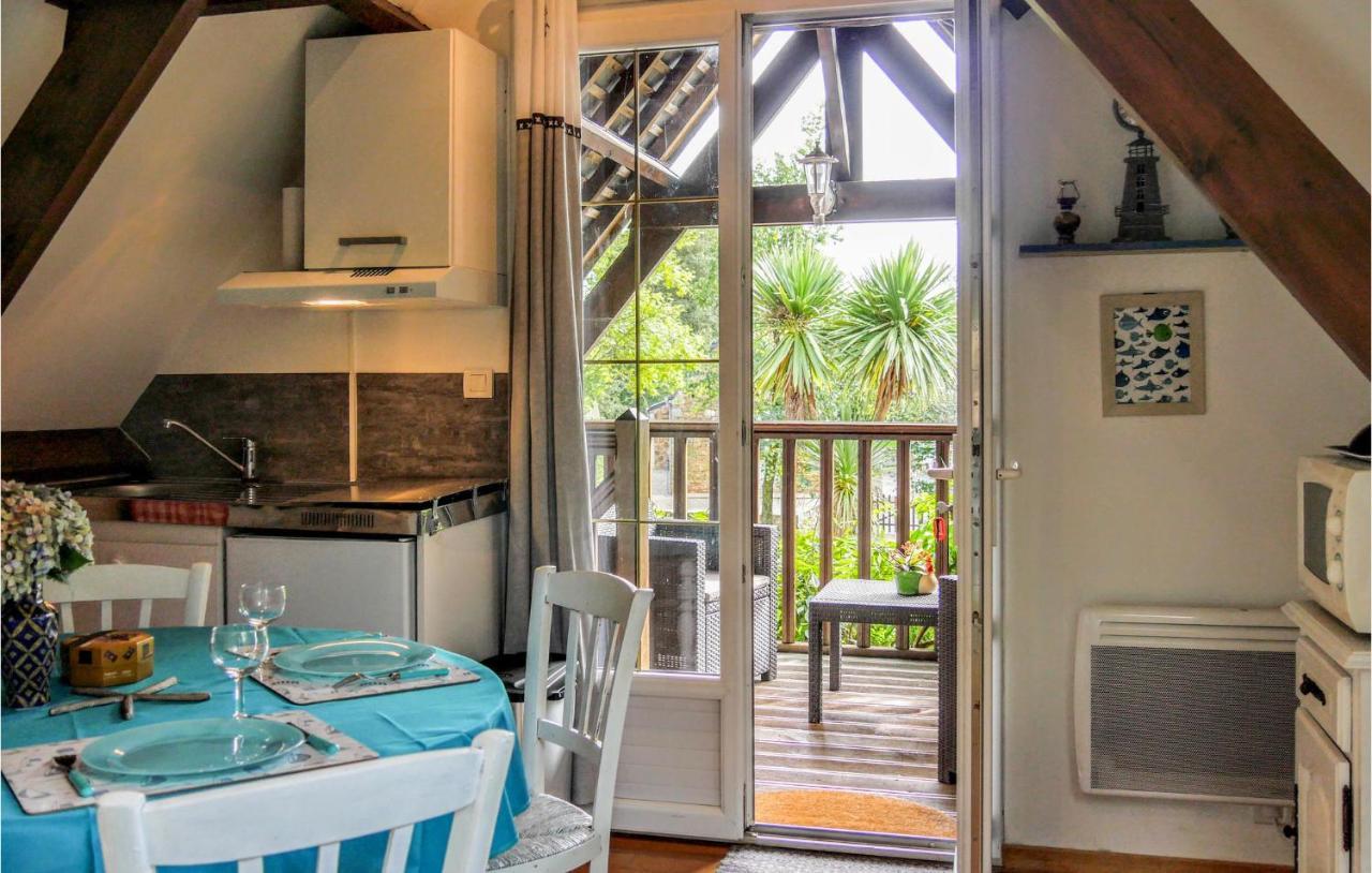 Awesome Apartment In Vasteville With Kitchenette Eksteriør billede