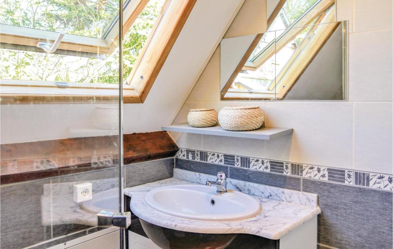 Awesome Apartment In Vasteville With Kitchenette Eksteriør billede